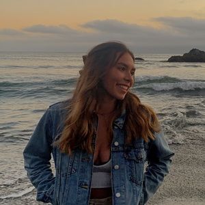 Meet your Posher, Ava